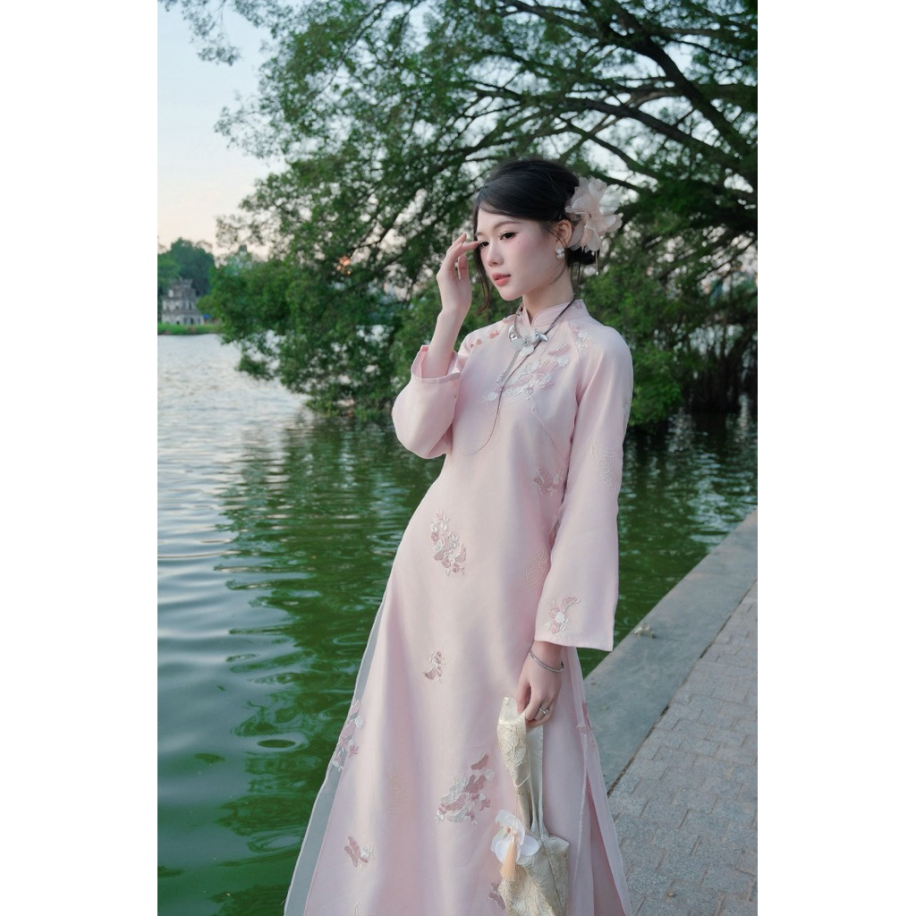 rozzy studio áo dài tơ thêu Ngọc Vân